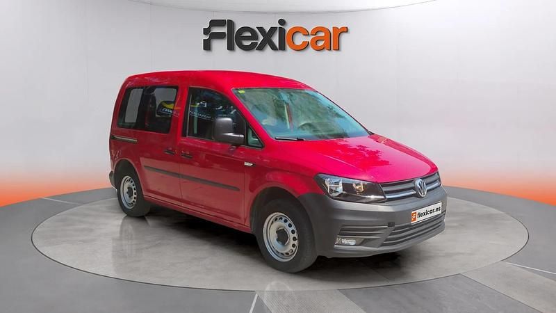 Usado VW Caddy Trendline 102 CV (75 kW) 2020 Rojo Monovolumen