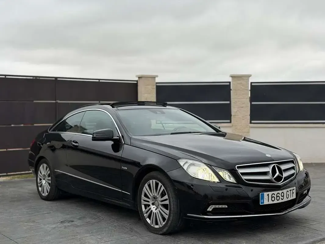 Usado Mercedes E250 204 CV (150 kW) 2010 Negro Coupe