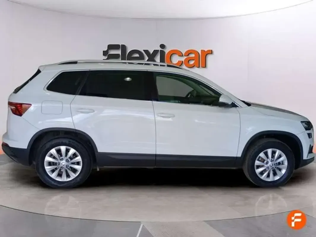 Usado Skoda Karoq Ambition 150 CV (110 kW) 2022 Blanco SUV