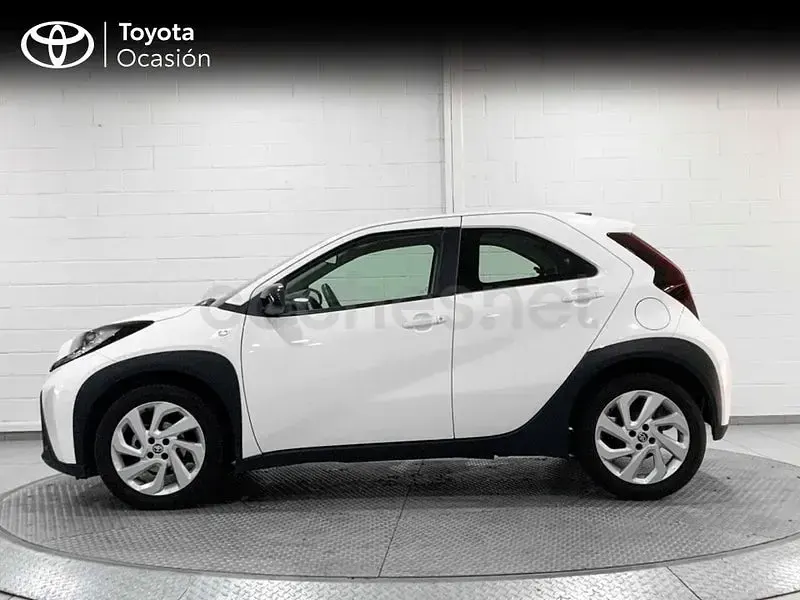 Usado Toyota Aygo X Play 72 CV (52 kW) 2024 Blanco SUV