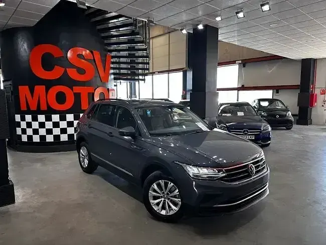 Usado VW Tiguan Life 246 CV (180 kW) 2022 Gris SUV