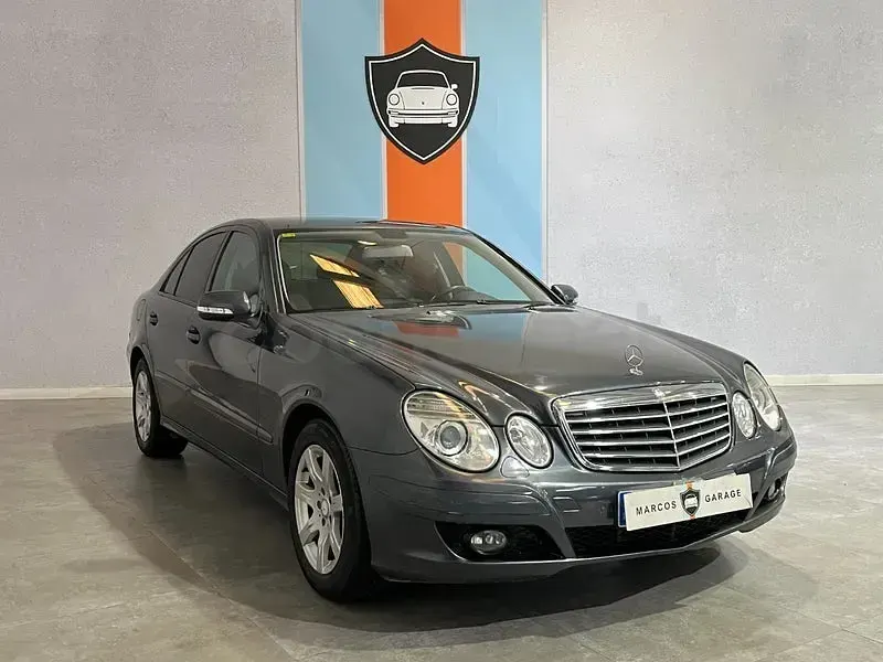 Usado Mercedes E280 Classic 190 CV (139 kW) 2008 Gris / plata Familiar