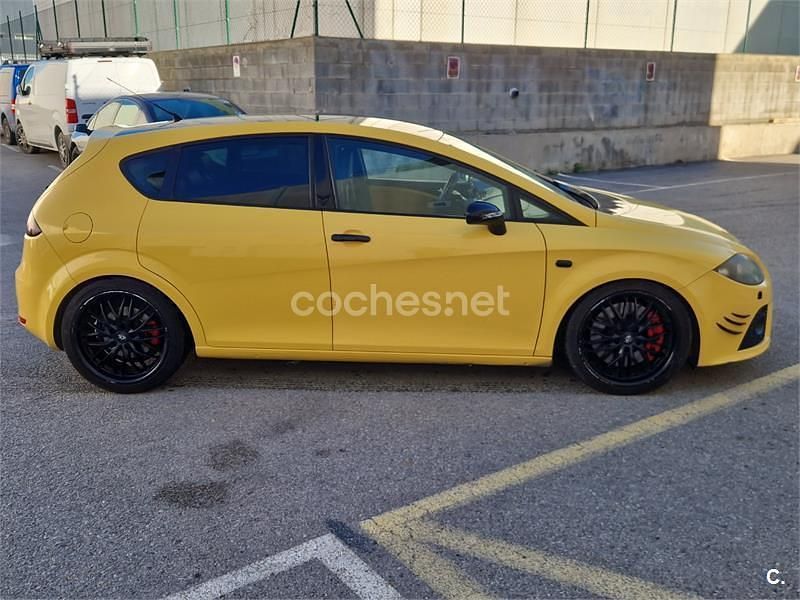 Usado Seat Leon CUPRA 240 CV (176 kW) 2008 Amarillo Utilitario