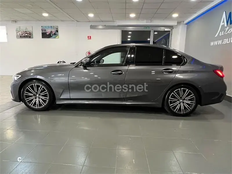 Usado BMW 318 Comfort Edition 150 CV (110 kW) 2020 Gris / plata Berlina