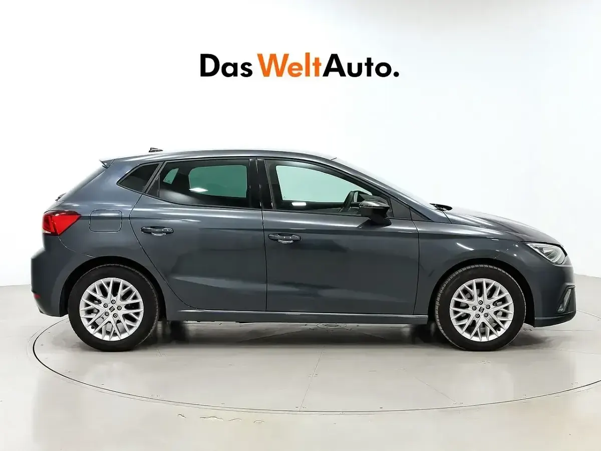 Usado Seat Ibiza FR 115 CV (84 kW) 2025 Gris Utilitario