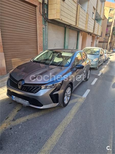 Usado Renault Clio V Evolution 90 CV (66 kW) 2025 Gris / plata Berlina