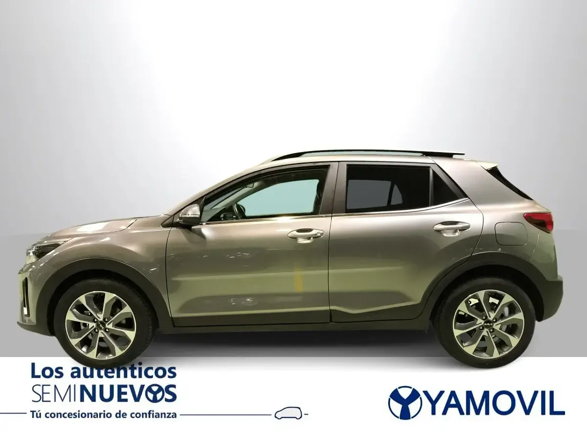 Usado Kia Stonic Style 100 CV (73 kW) 2023 Gris / plata SUV