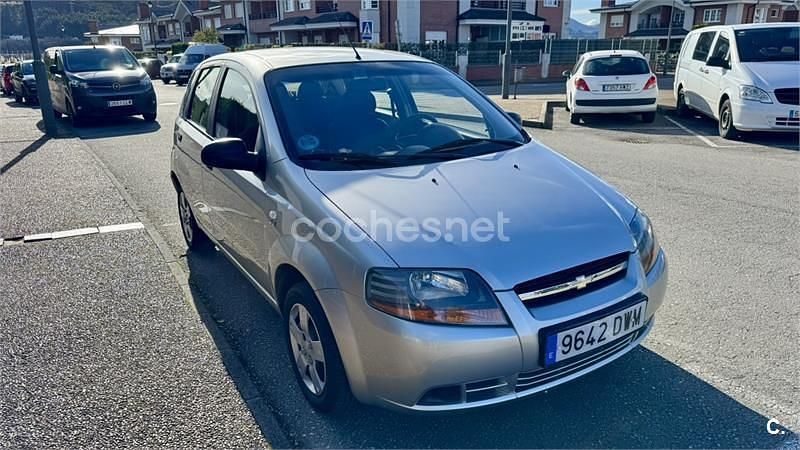 Usado Chevrolet Kalos SE 72 CV (52 kW) 2006 Gris / plata Berlina