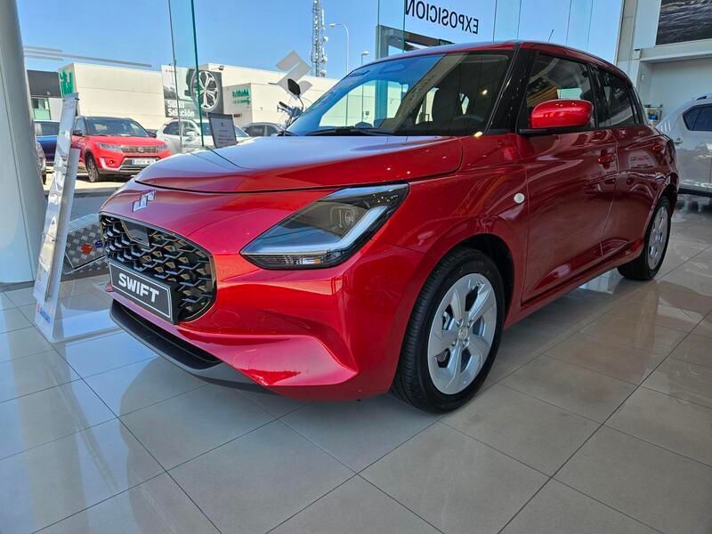 Usado Suzuki Swift 83 CV (61 kW) 2024 Rojo Utilitario