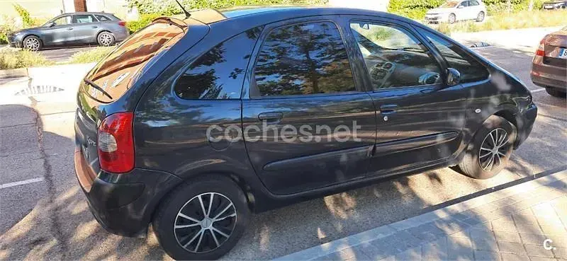 Usado Citroën Xsara Picasso 110 CV (80 kW) 2006 Negro Monovolumen