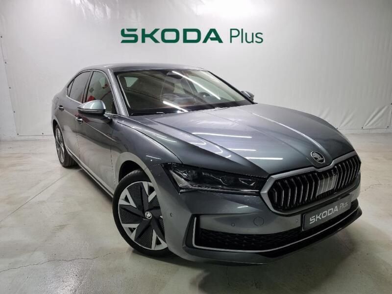 Gris Usado 2024 Skoda Superb Selection Berlina | 42.900 € - Imagen 1/4