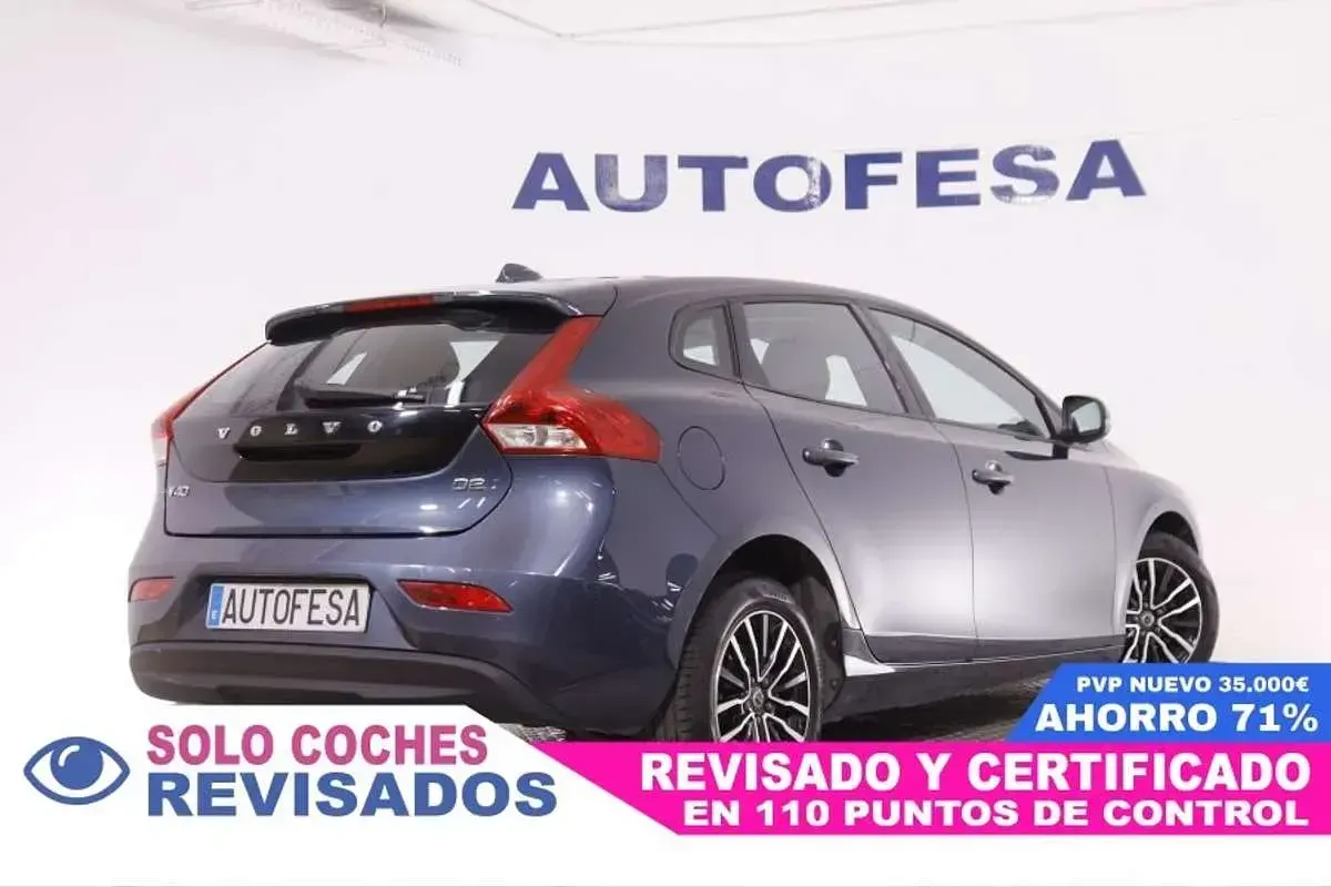 Usado Volvo V40 Momentum 120 CV (88 kW) 2017 Azul Utilitario