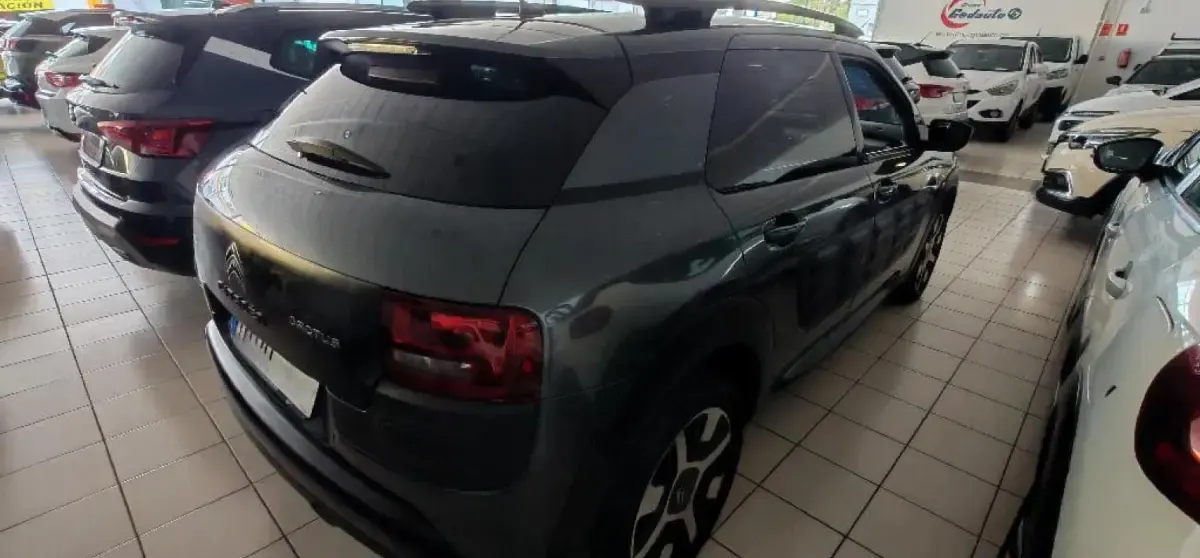 Usado Citroën C4 Feel 83 CV (61 kW) 2015 Gris acero Berlina