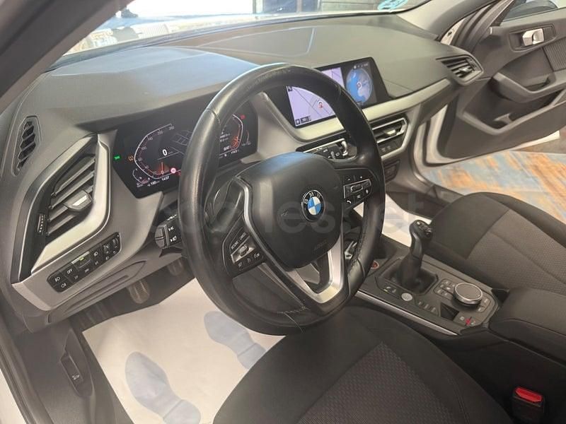 Usado BMW 118 Comfort Edition 150 CV (110 kW) 2021 Blanco Utilitario