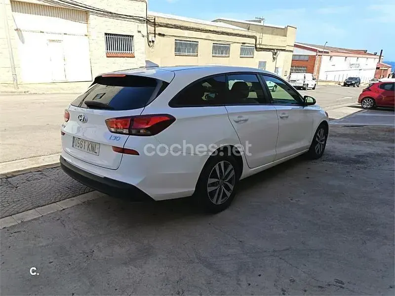 Usado Hyundai i30 GO! 120 CV (88 kW) 2018 Blanco Familiar