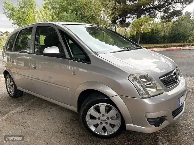 Usado Opel Meriva Sport 105 CV (77 kW) 2006 Gris Monovolumen