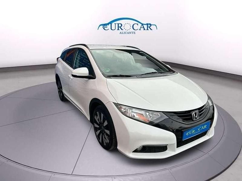 Usado Honda Civic Comfort 120 CV (88 kW) 2014 Blanco Familiar