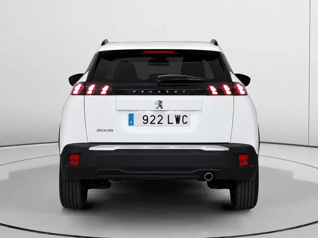 Usado Peugeot 2008 Allure 110 CV (80 kW) 2022 Blanco SUV