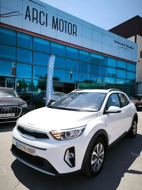 Usado Kia Stonic 99 CV (72 kW) 2025 Blanco SUV