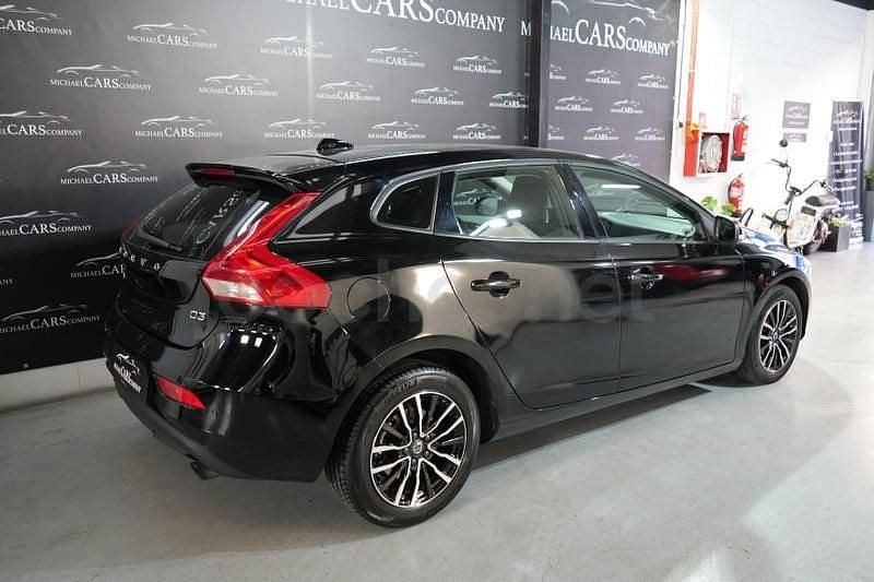 Usado Volvo V40 Momentum 150 CV (110 kW) 2018 Negro Berlina