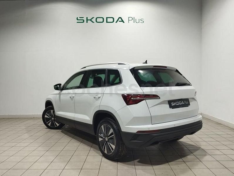 Usado Skoda Karoq Ambition 110 CV (80 kW) 2024 Blanco SUV