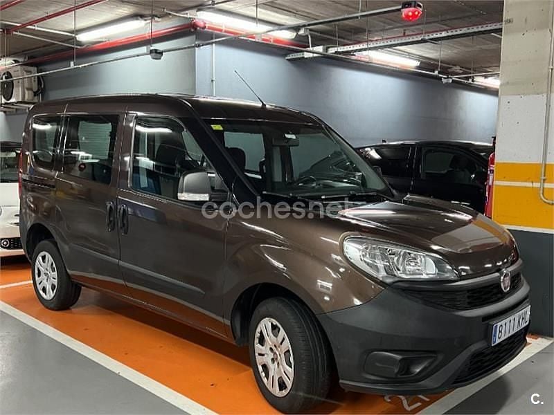 Usado Fiat Doblò Pop 95 CV (69 kW) 2019 Marrón Monovolumen