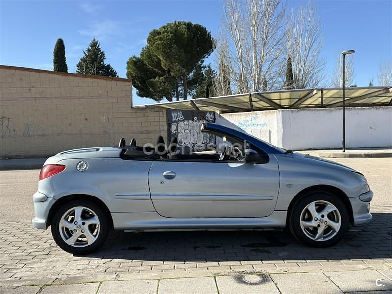 Azul Usado 2004 Peugeot 206 CC Quiksilver Descapotable | 3500 € - Imagen 1/4