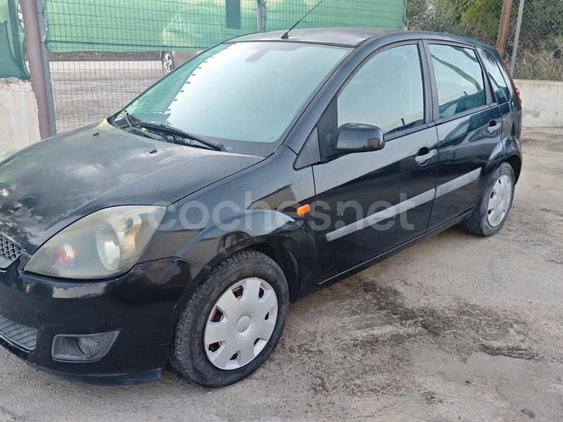 Usado Ford Fiesta Ambiente 68 CV (50 kW) 2006 Azul Berlina