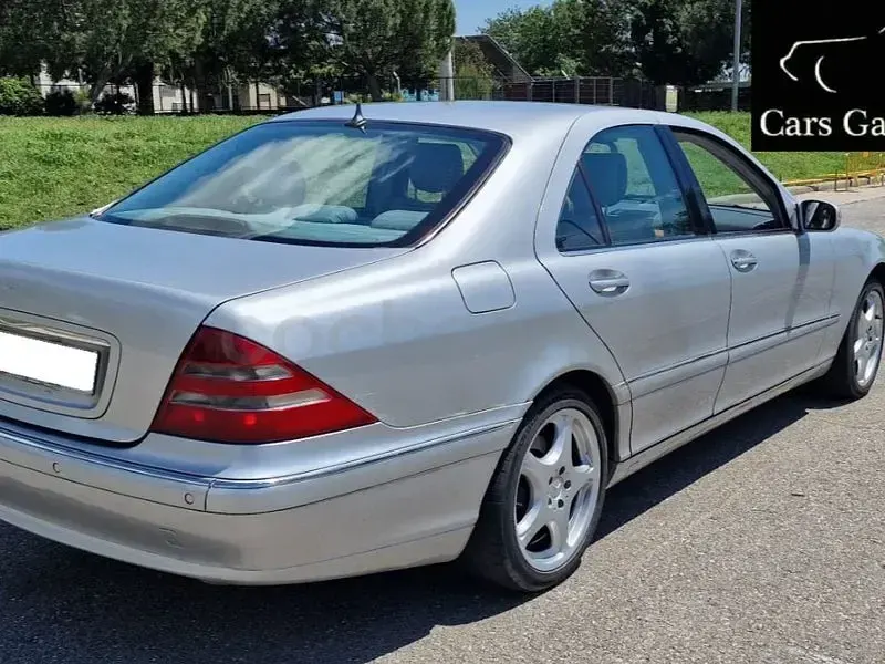 Usado Mercedes S320 197 CV (144 kW) 2001 Gris / plata Berlina