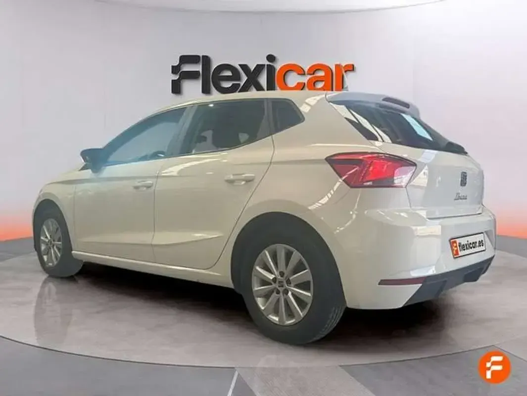 Usado Seat Ibiza FR 110 CV (80 kW) 2023 Blanco Utilitario