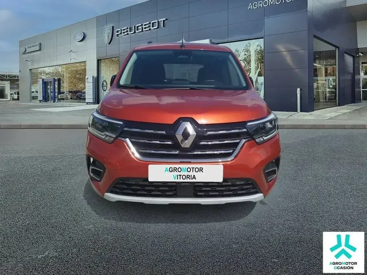 Usado Renault Kangoo Techno 130 CV (95 kW) 2023 Naranja Monovolumen