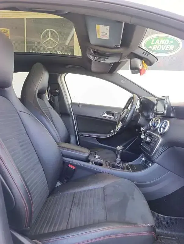 Usado Mercedes A180 AMG line 109 CV (80 kW) 2014 Blanco Utilitario