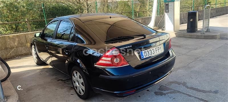 Usado Ford Mondeo Trend 130 HP (95 kW) 2007 Preto Sedan
