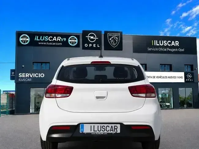 Usado Kia Rio 101 CV (74 kW) 2022 Blanco Berlina