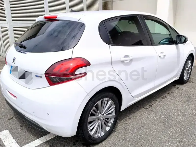 Usado Peugeot 208 Access 82 CV (60 kW) 2017 Blanco Utilitario
