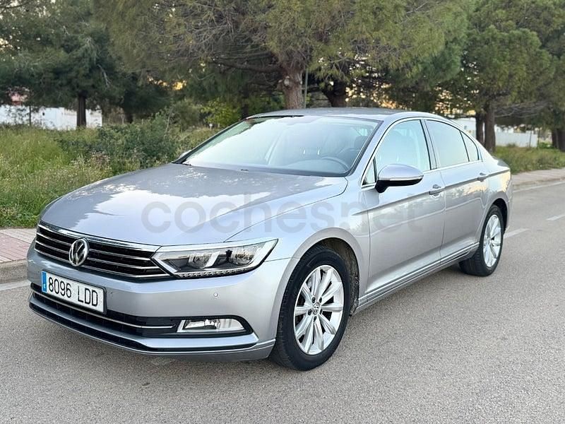 Usado VW Passat Executive 150 CV (110 kW) 2020 Gris / plata Berlina