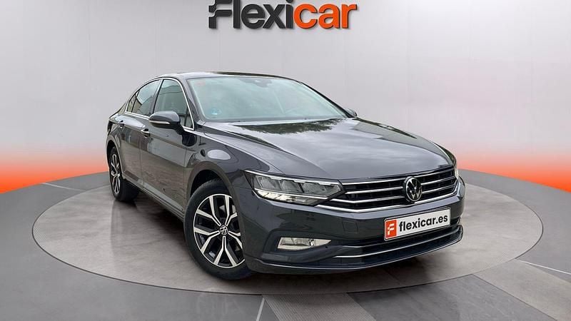 Usado VW Passat Executive 150 CV (110 kW) 2021 Gris Berlina