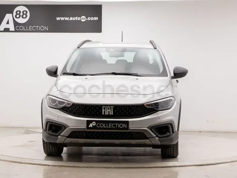 Usado Fiat Tipo Cross 101 CV (74 kW) 2021 Gris / plata Berlina