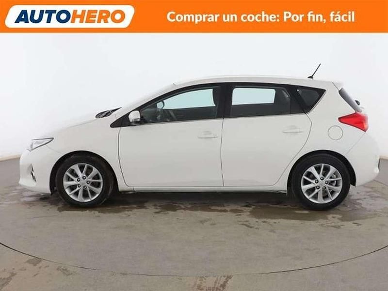 Usado Toyota Auris 125 CV (91 kW) 2015 Blanco Berlina