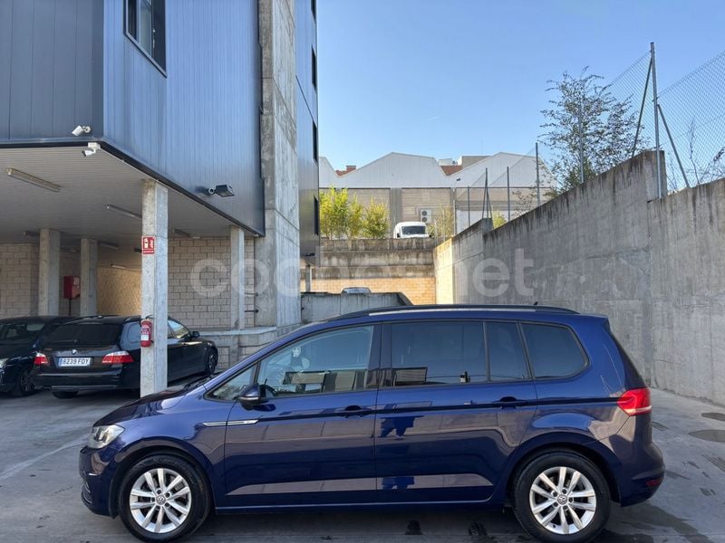 Usado VW Touran Sportline 110 CV (80 kW) 2016 Azul Monovolumen