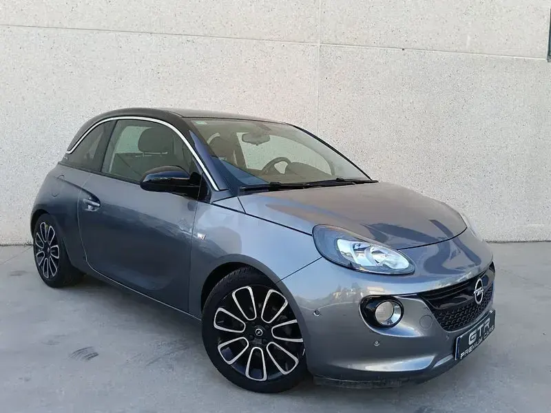 Usado Opel Adam Glam 100 CV (73 kW) 2018 Gris / plata Utilitario