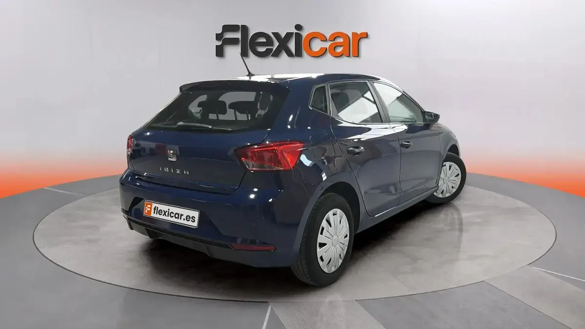 Usado Seat Ibiza CONNECT 75 CV (55 kW) 2018 Azul Utilitario