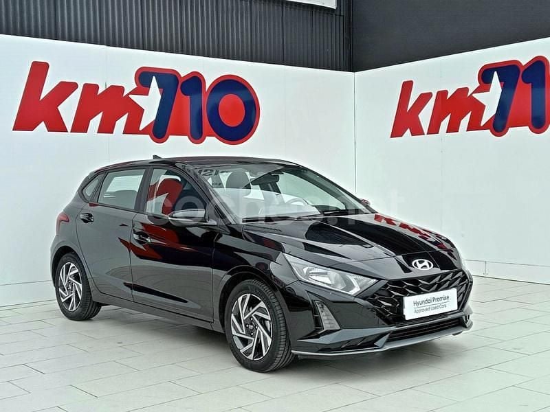Phantom black Usado 2024 Hyundai i20 Berlina | 18.900 € (Precio justo) - Imagen 1/4