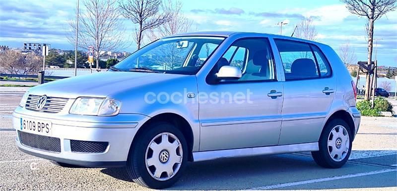 Usado VW Polo Trendline 75 CV (55 kW) 2001 Gris / plata Berlina