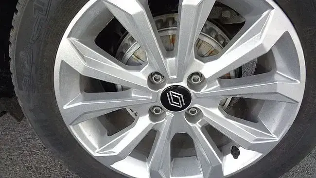 Usado Renault Clio Evolution 100 CV (73 kW) 2025 Gris Utilitario