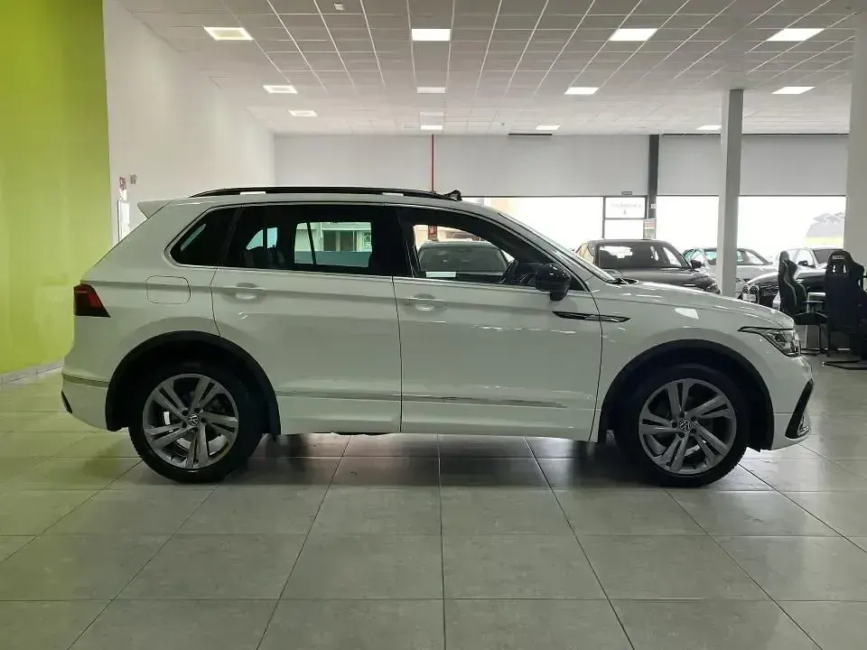 Usado VW Tiguan R-line 150 CV (110 kW) 2022 Blanco SUV