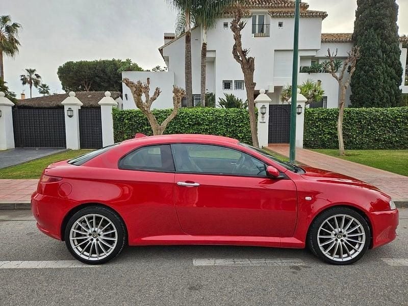 Usado Alfa Romeo GT Distinctive 150 CV (110 kW) 2006 Rojo Coupe