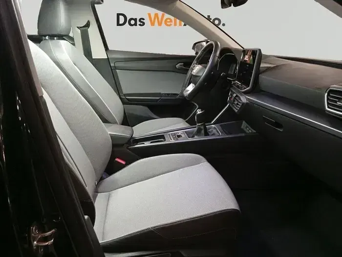 Usado Seat Leon Style 116 CV (85 kW) 2025 Negro