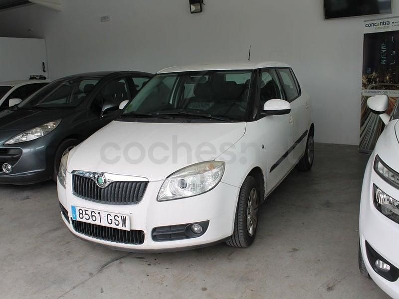 Usado Skoda Fabia 60 CV (44 kW) 2010 Blanco Berlina