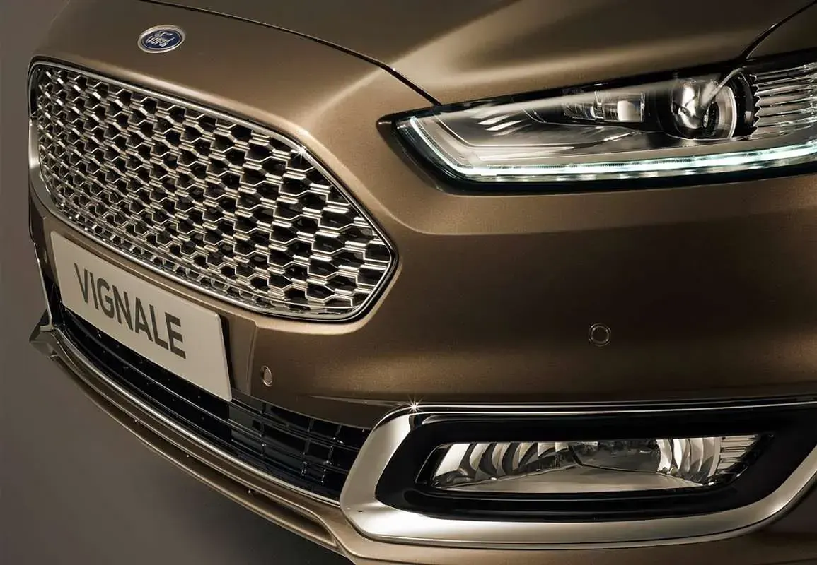 Usado Ford Mondeo Vignale 179 CV (131 kW) 2018 Negro Berlina